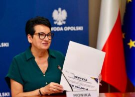 Pół miliona dla urzędników. Powodzianie nie stracili ani złotówki, ale afera już płynie