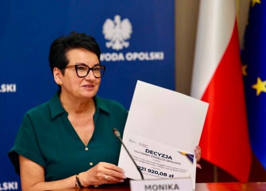 Pół miliona dla urzędników. Powodzianie nie stracili ani złotówki, ale afera już płynie