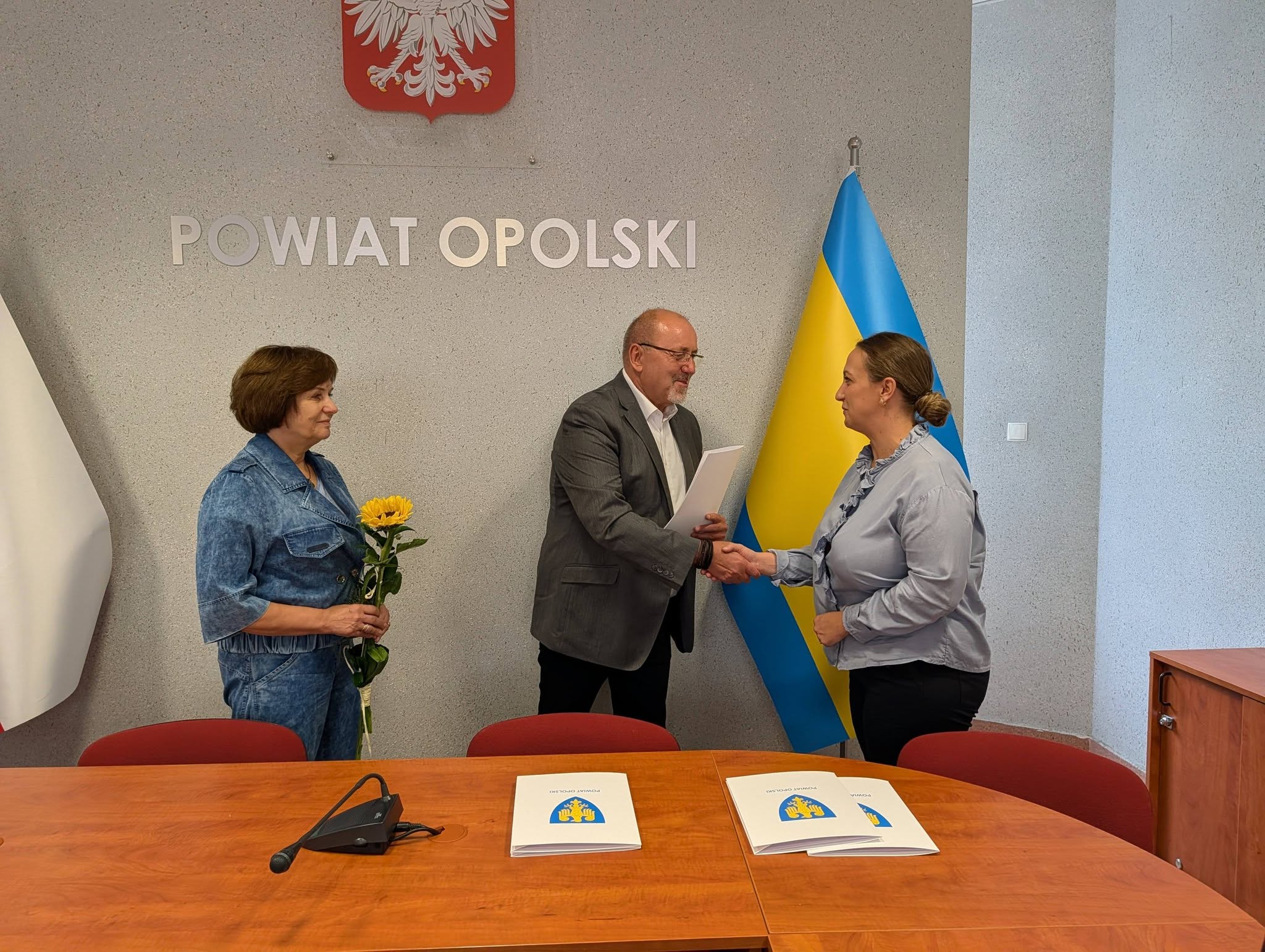 Nie tylko papier ze starostwa. Dwanaścioro nauczycieli z ważnym awansem