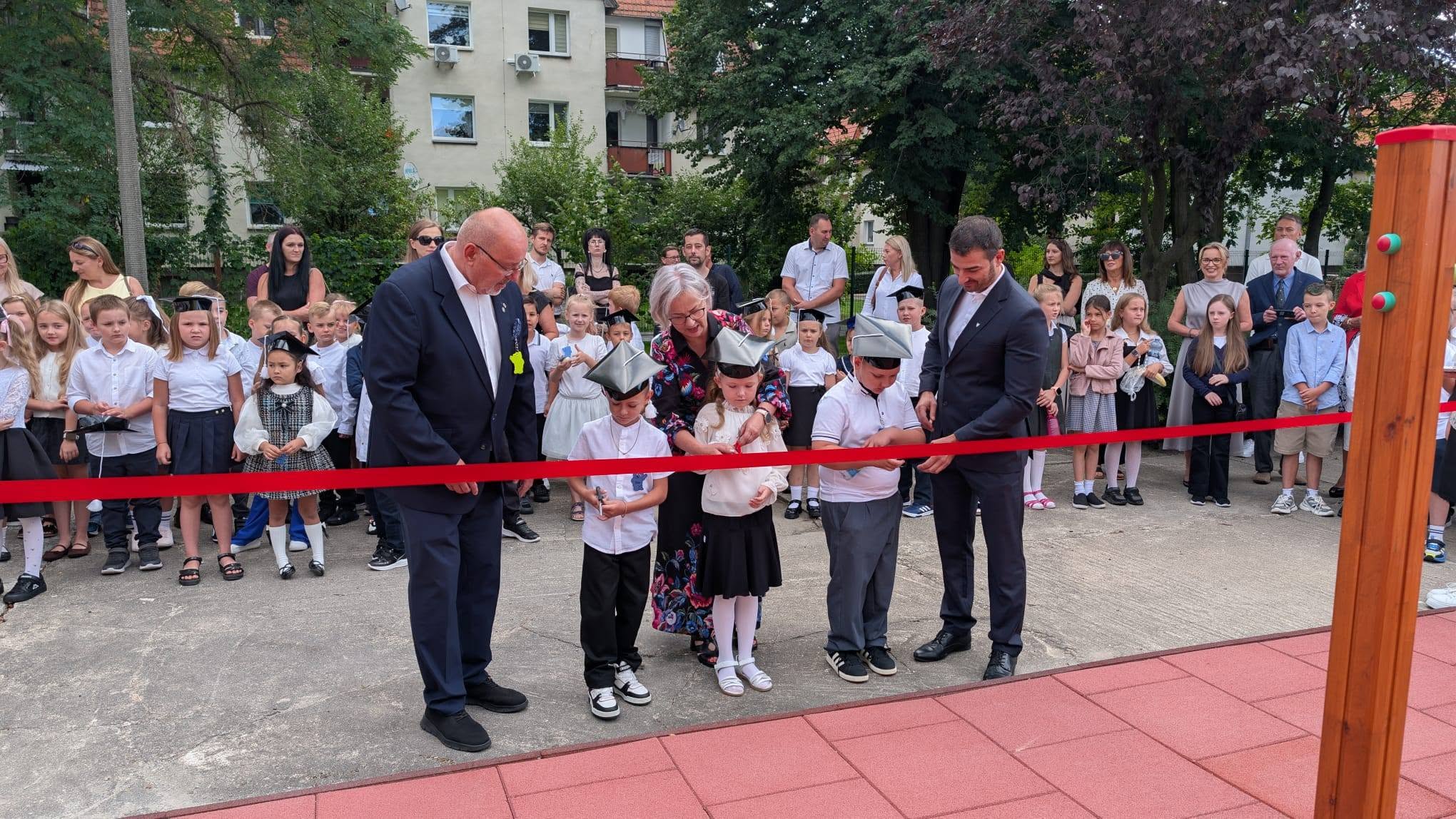 Wakacje się skończyły. Policja liczy wypadki, szkoły uczniów. Teraz najważniejsza jest bezpieczna droga