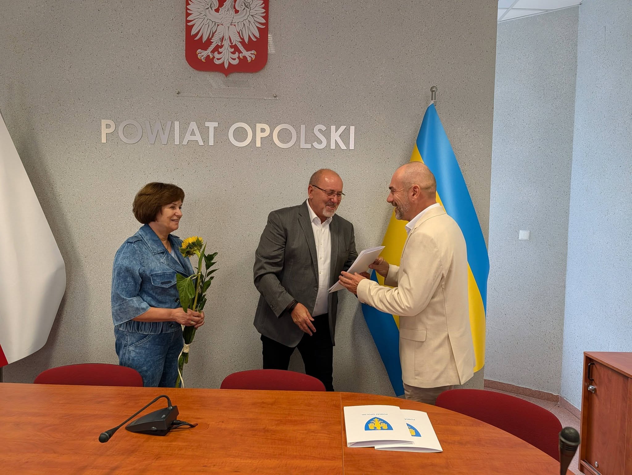 Nie tylko papier ze starostwa. Dwanaścioro nauczycieli z ważnym awansem