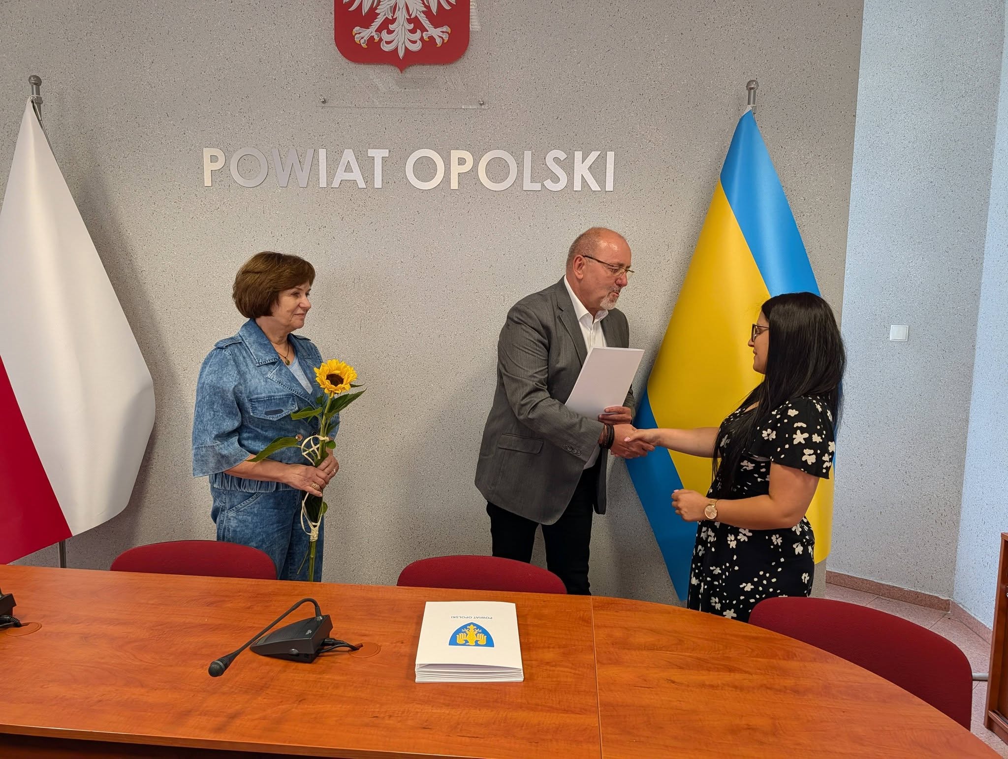 Nie tylko papier ze starostwa. Dwanaścioro nauczycieli z ważnym awansem