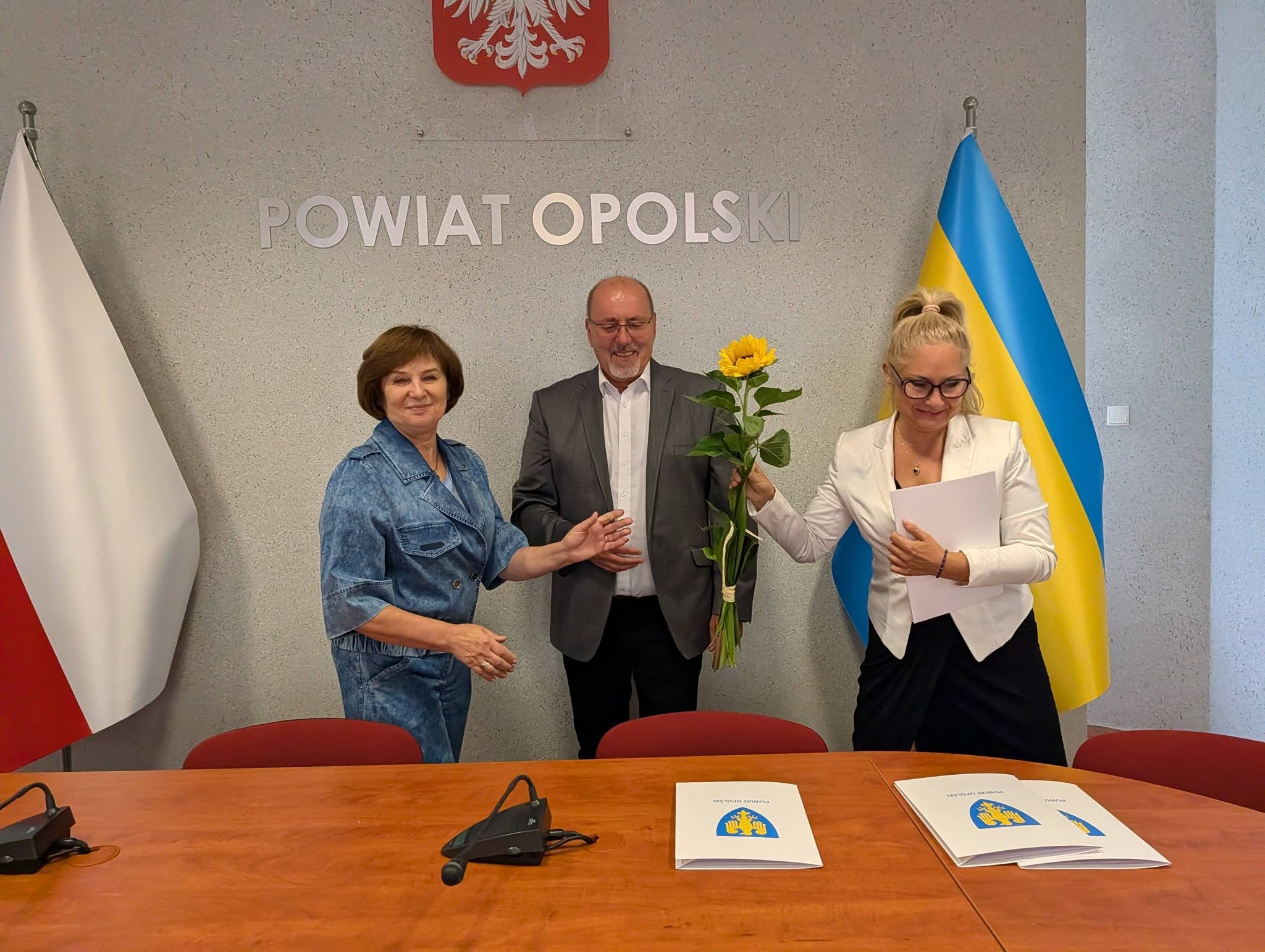 Nie tylko papier ze starostwa. Dwanaścioro nauczycieli z ważnym awansem