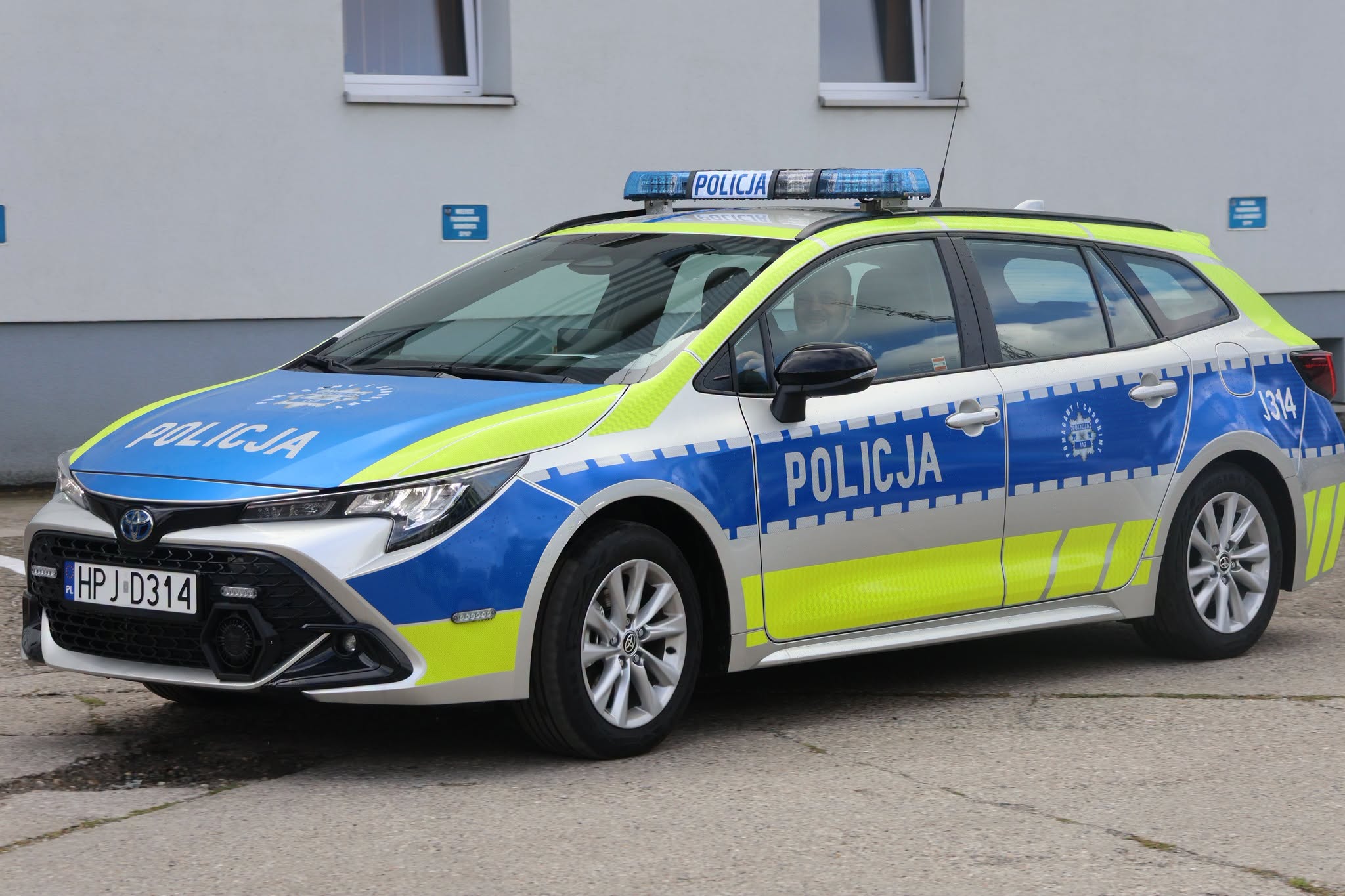 18 nowych radiowozów. I bardzo dobrze, bo policjant nie powinien gonić przestępcy gratem