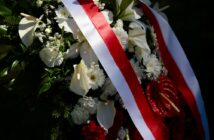 Przy pomniku Armii Krajowej stanęły: uczestniczka Powstania Warszawskiego&nbsp; i niemiecka konsul. W Opolu uczczono Polskie Państwo Podziemne
