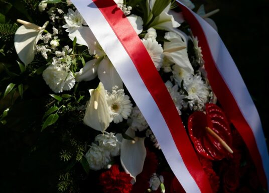 Przy pomniku Armii Krajowej stanęły: uczestniczka Powstania Warszawskiego  i niemiecka konsul. W Opolu uczczono Polskie Państwo Podziemne