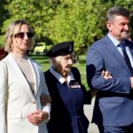 Przy pomniku Armii Krajowej stanęły: uczestniczka Powstania Warszawskiego i niemiecka konsul. W Opolu uczczono Polskie Państwo Podziemne
