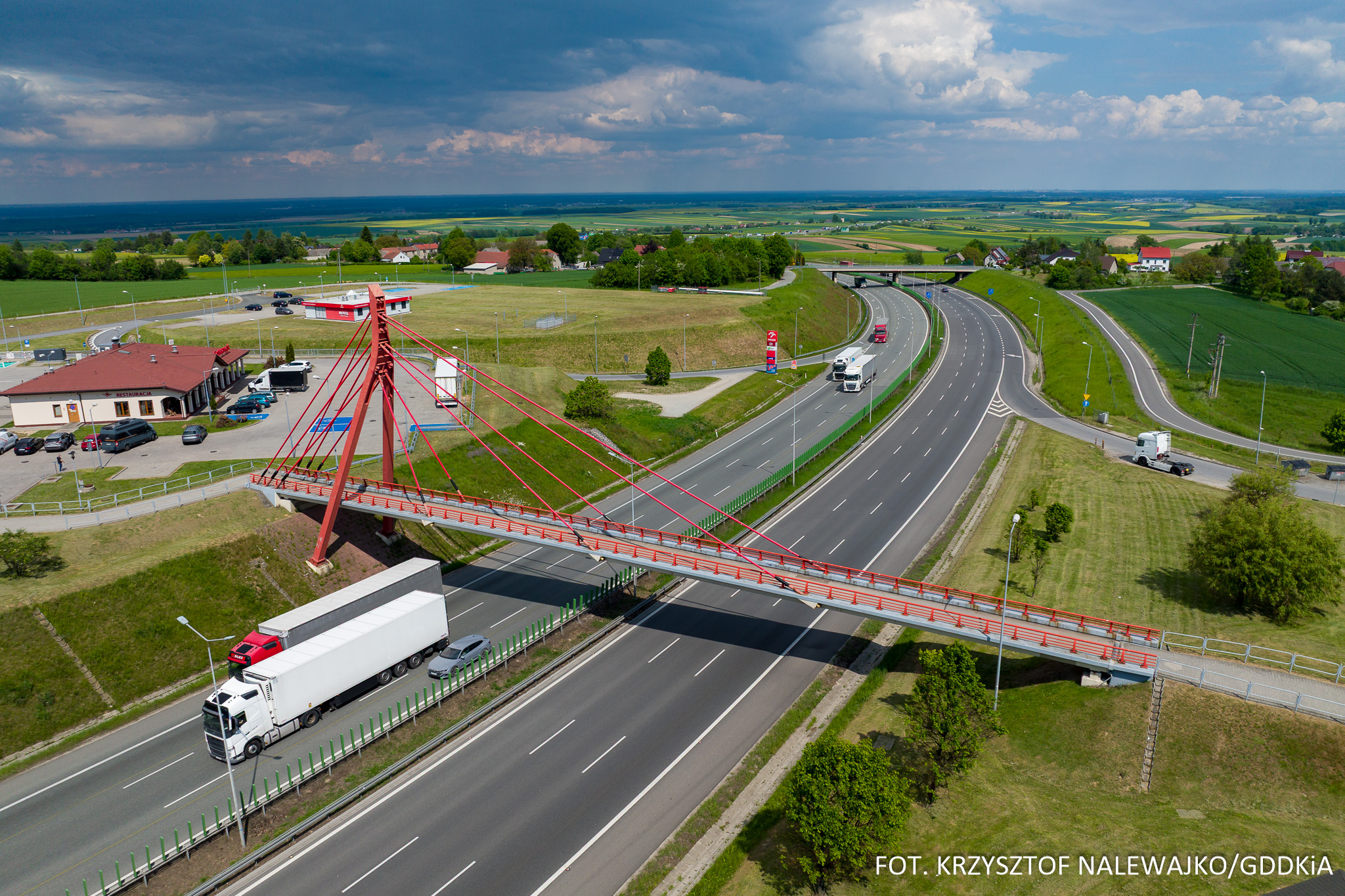 Przy A4 stanie 2,5 kilometra ekranów. Mają ograniczyć hałas docierający do domów
