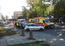 Zderzenie aut w centrum Opola. Samochód potrącił pieszą przy przejściu