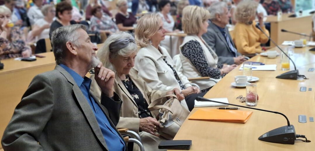 Seniorzy chcą się uczyć i mieć wyb&oacute;r. W Opolskiem przybywa uniwersytet&oacute;w trzeciego wieku