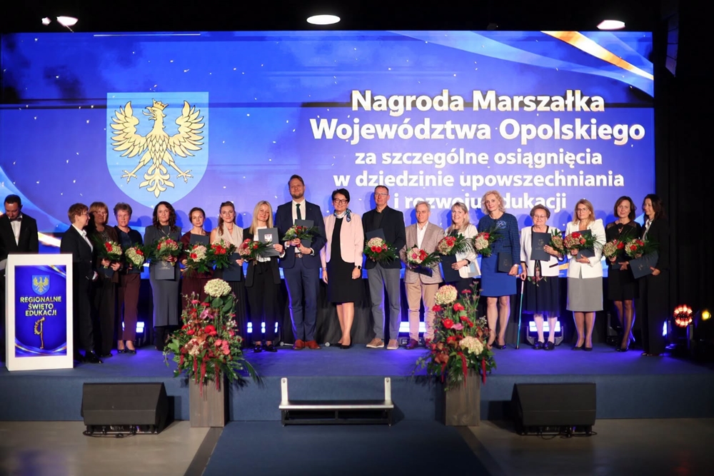 Dobrej szkoły nie robi się samym poświęceniem. Opolskie nagrodziło uczniów i nauczycieli