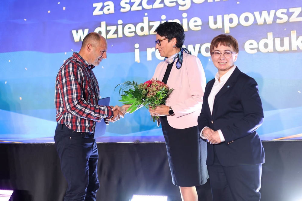 Dobrej szkoły nie robi się samym poświęceniem. Opolskie nagrodziło uczniów i nauczycieli