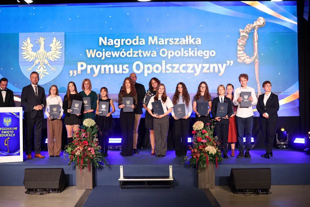 Dobrej szkoły nie robi się samym poświęceniem. Opolskie nagrodziło uczniów i nauczycieli
