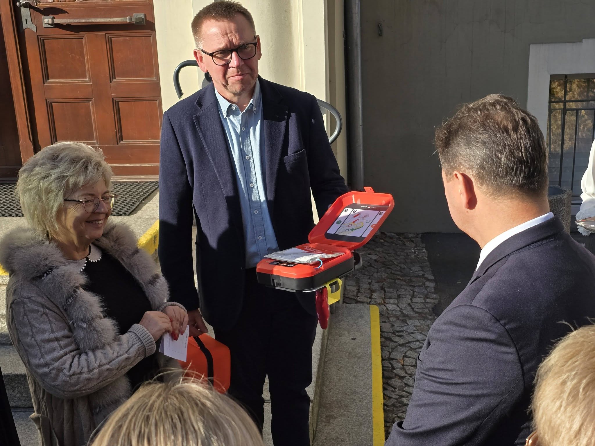 Do lekarza i urzędu bez bariery dojazdu. Powiat oleski ma nowego busa