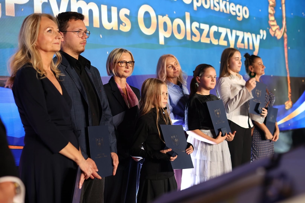 Dobrej szkoły nie robi się samym poświęceniem. Opolskie nagrodziło uczniów i nauczycieli