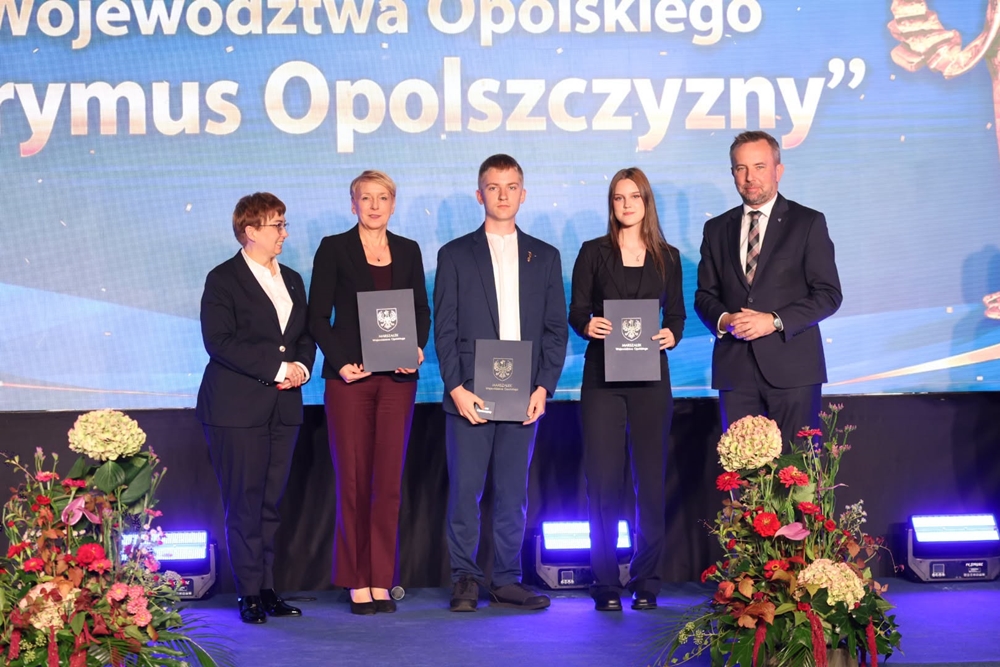 Dobrej szkoły nie robi się samym poświęceniem. Opolskie nagrodziło uczniów i nauczycieli