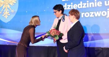 Dobrej szkoły nie robi się samym poświęceniem. Opolskie nagrodziło uczniów i nauczycieli