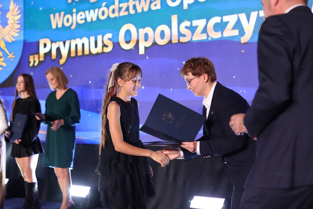 Dobrej szkoły nie robi się samym poświęceniem. Opolskie nagrodziło uczniów i nauczycieli