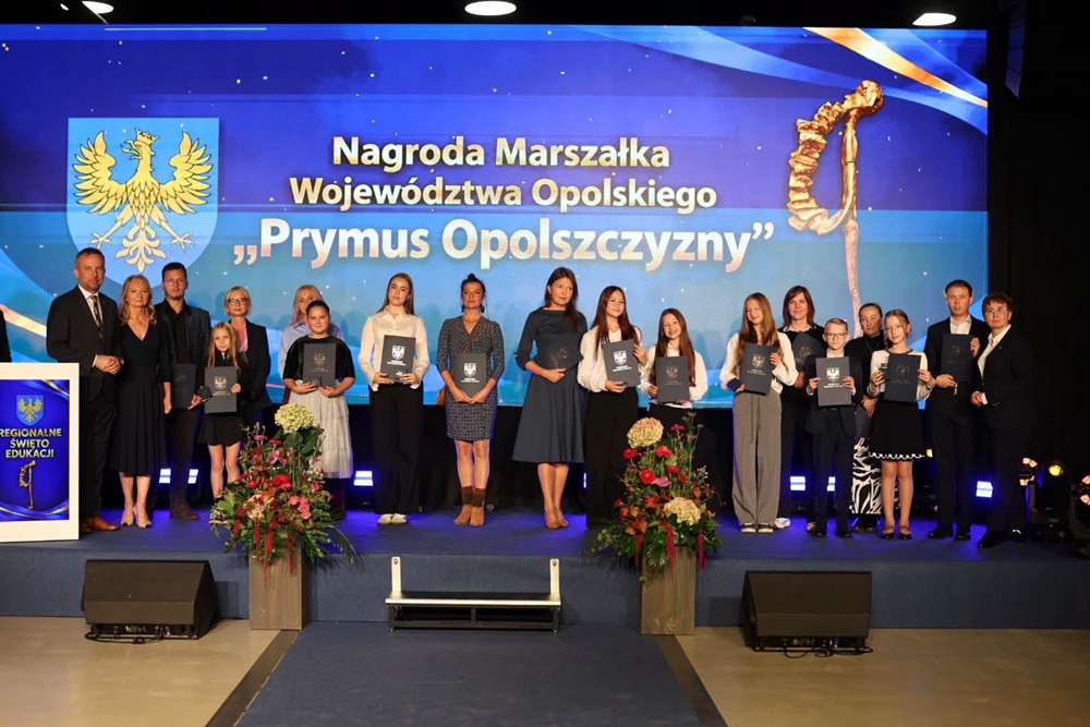Dobrej szkoły nie robi się samym poświęceniem. Opolskie nagrodziło uczniów i nauczycieli