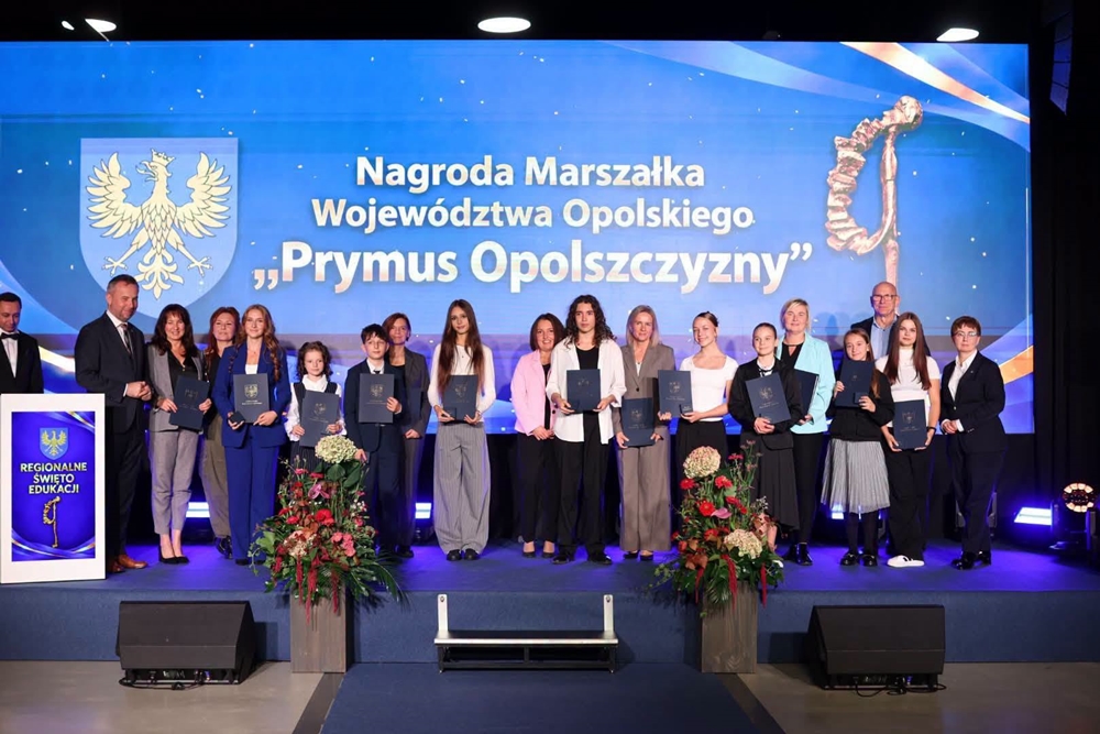 Dobrej szkoły nie robi się samym poświęceniem. Opolskie nagrodziło uczniów i nauczycieli