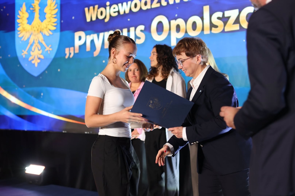 Dobrej szkoły nie robi się samym poświęceniem. Opolskie nagrodziło uczniów i nauczycieli