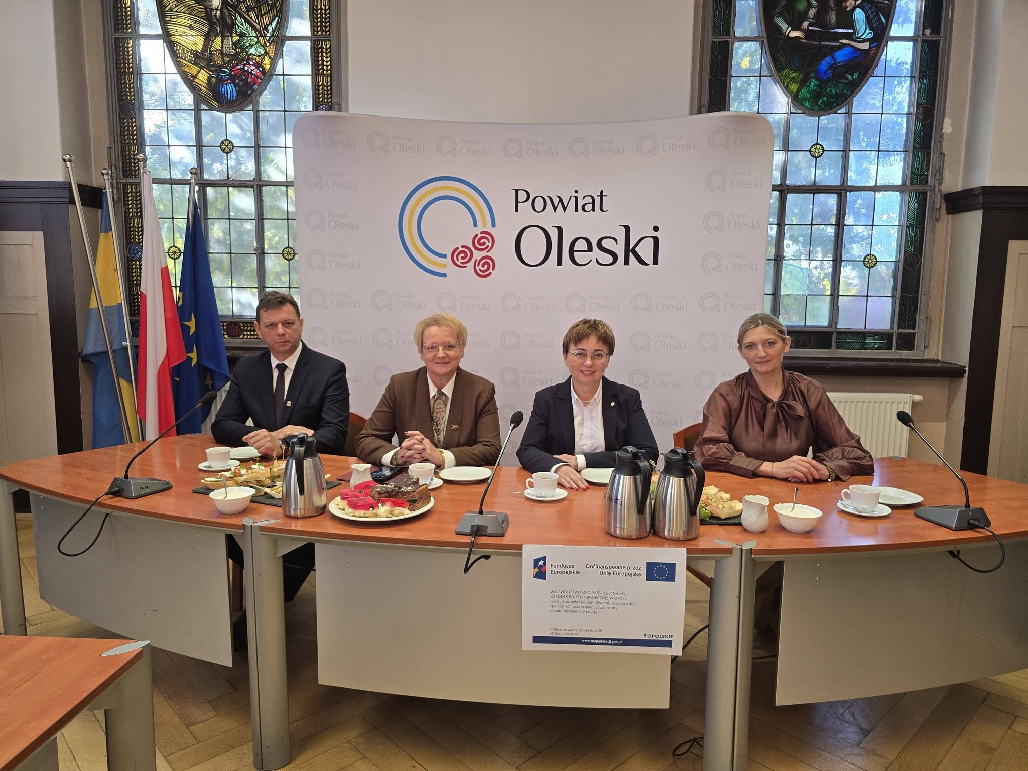 Do lekarza i urzędu bez bariery dojazdu. Powiat oleski ma nowego busa