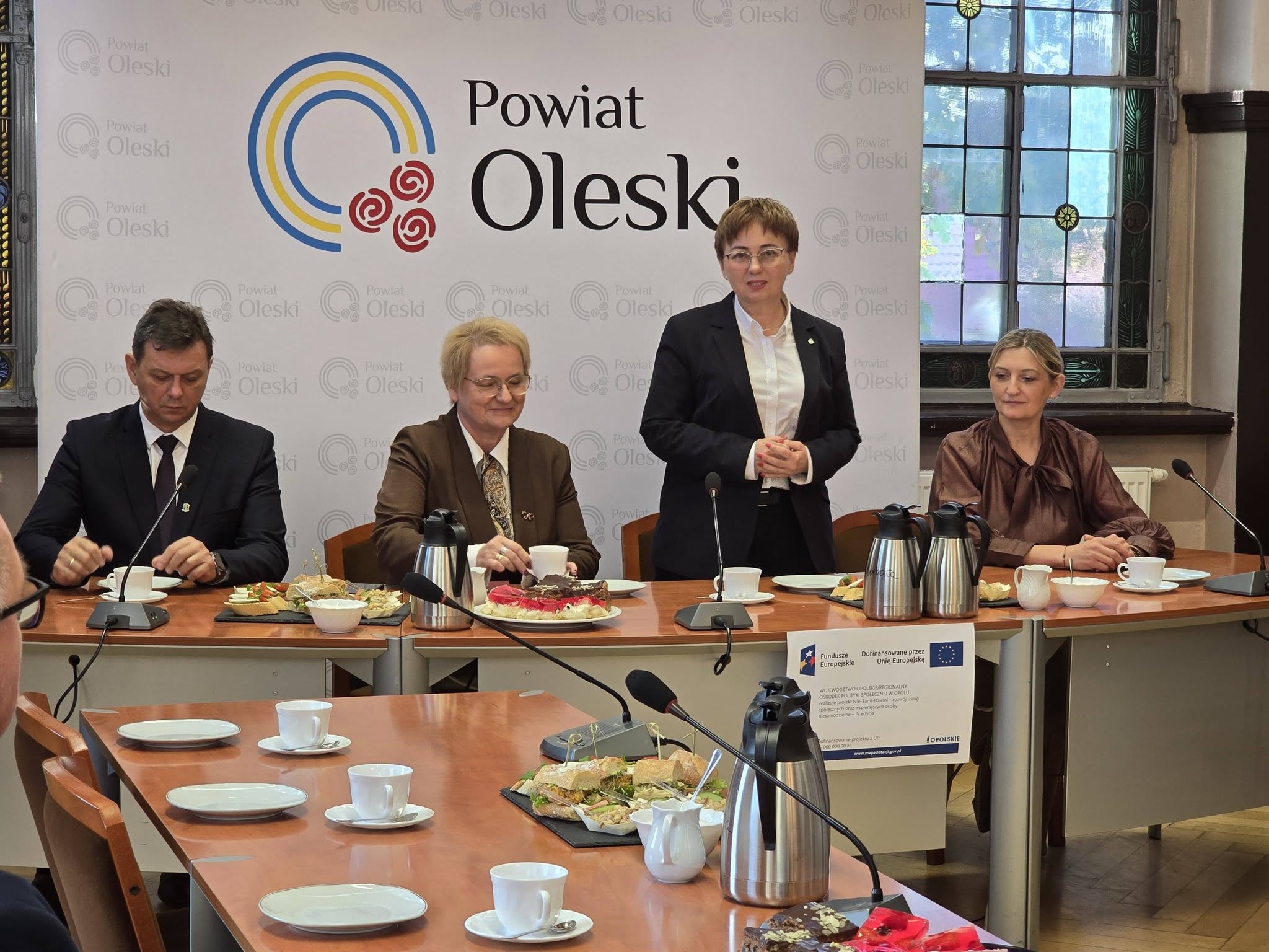 Do lekarza i urzędu bez bariery dojazdu. Powiat oleski ma nowego busa