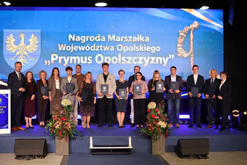 Dobrej szkoły nie robi się samym poświęceniem. Opolskie nagrodziło uczniów i nauczycieli