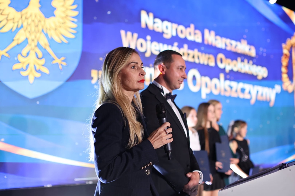 Dobrej szkoły nie robi się samym poświęceniem. Opolskie nagrodziło uczniów i nauczycieli