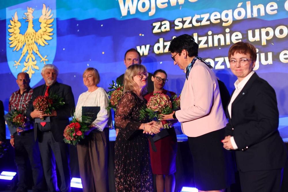 Dobrej szkoły nie robi się samym poświęceniem. Opolskie nagrodziło uczniów i nauczycieli