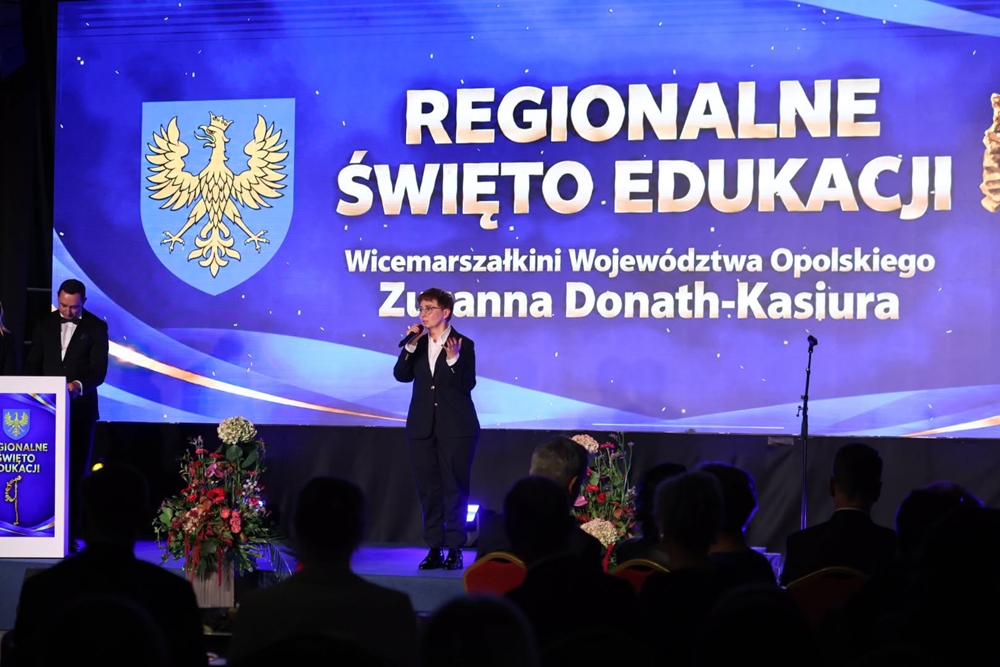 Dobrej szkoły nie robi się samym poświęceniem. Opolskie nagrodziło uczniów i nauczycieli