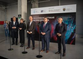 Kto kształtuje poglądy dzieci? W Opolu o radykalizacji młodzieży i bezpieczeństwie w sieci