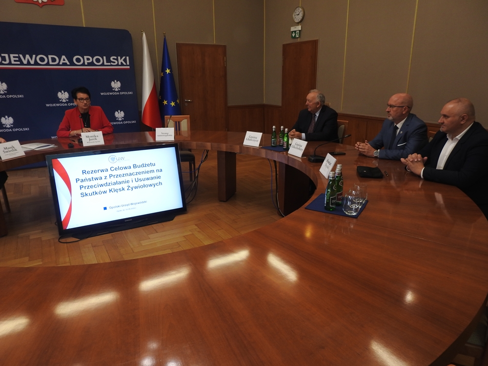 Powódź trwała kilka dni. Odbudowa potrwa lata. Kolejne 16,6 mln zł dla opolskich samorządów