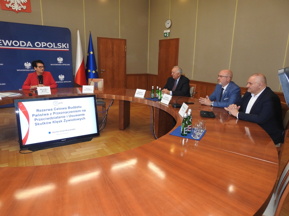 Powódź trwała kilka dni. Odbudowa potrwa lata. Kolejne 16,6 mln zł dla opolskich samorządów