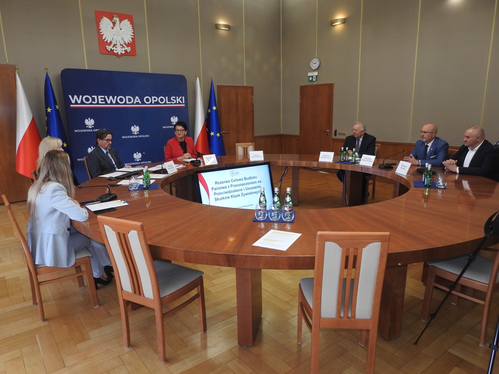 Powódź trwała kilka dni. Odbudowa potrwa lata. Kolejne 16,6 mln zł dla opolskich samorządów