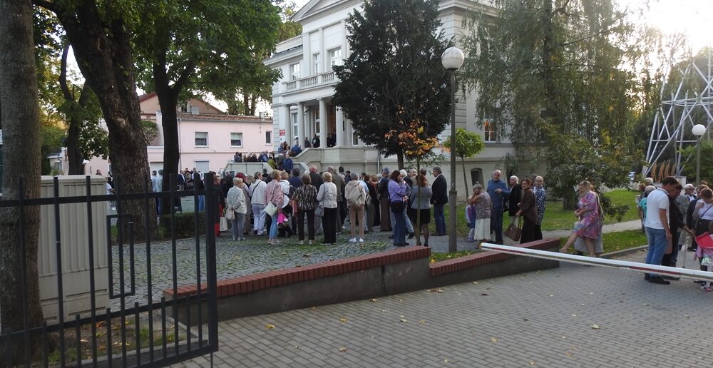 Dziesięć metrów „Widma wolności”. Bolesław Polnar ma swoją salę w opolskiej bibliotece Dziesięć metrów „Widma wolności”. Bolesław Polnar ma swoją salę w opolskiej bibliotece