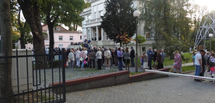 Dziesięć metrów „Widma wolności”. Bolesław Polnar ma swoją salę w opolskiej bibliotece