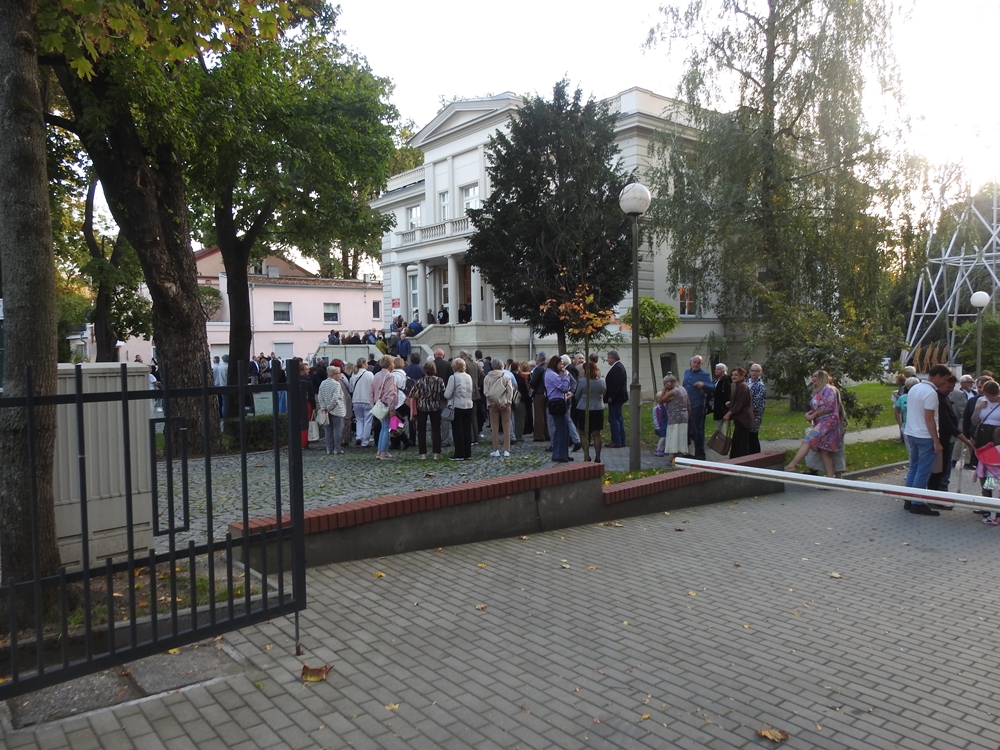 Dziesięć metrów „Widma wolności”. Bolesław Polnar ma swoją salę w opolskiej bibliotece