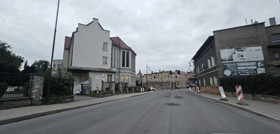 DK40 w Głuchołazach z ostatnią warstwą asfaltu. Od wtorku ruch wahadłowy