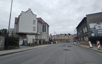 DK40 w Głuchołazach z ostatnią warstwą asfaltu. Od wtorku ruch wahadłowy DK40 w Głuchołazach z ostatnią warstwą asfaltu. Od wtorku ruch wahadłowy