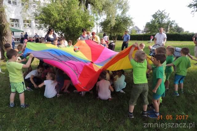 Piknik optymistycznej rodziny w Publicznym Przedszkolu w Chróścicach (zdjęcia)