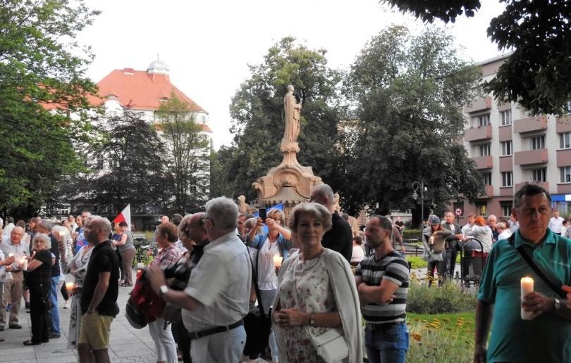 Niedzielny spacer na Placu Daszyńskiego (film)
