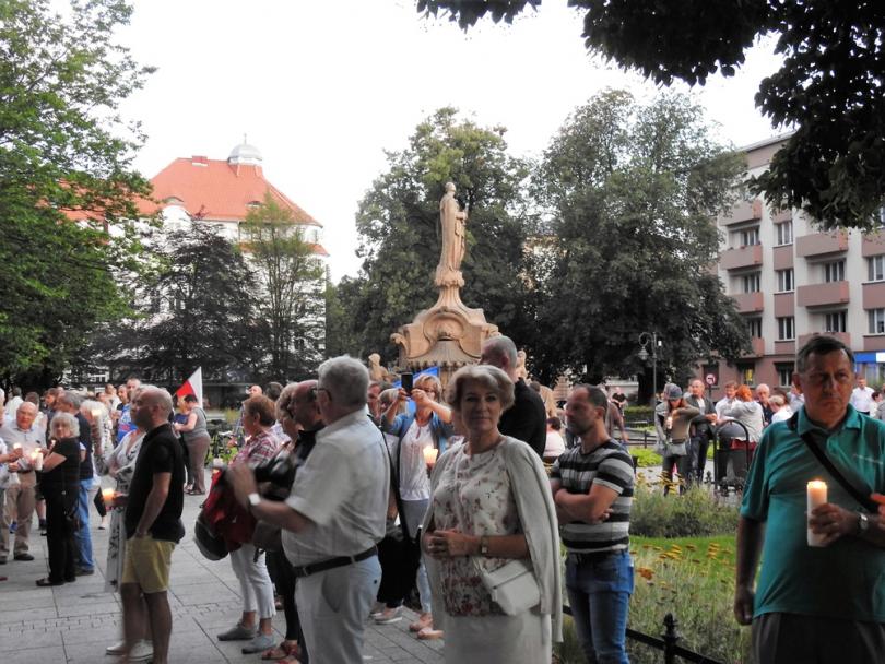 Niedzielny spacer na Placu Daszyńskiego (film)