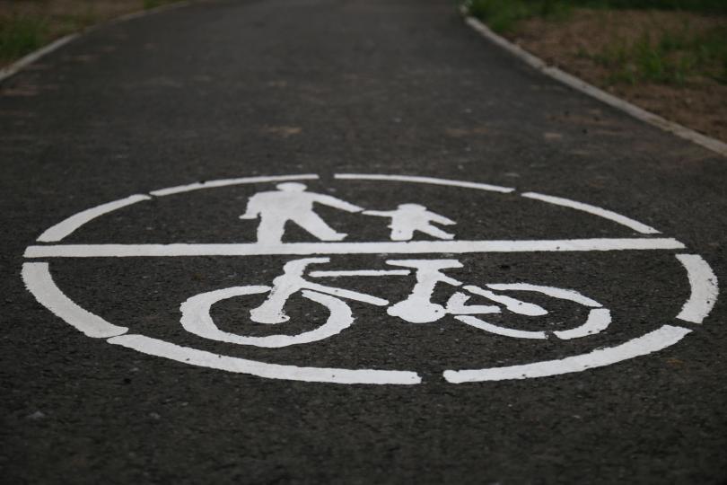 Nowe ścieżki i parkingi rowerowe w gminach Dobrzeń Wielki i Popielów