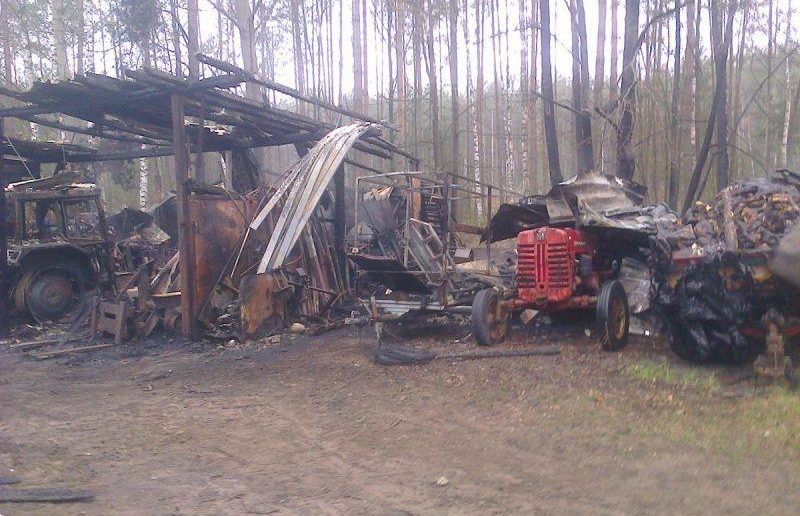 Pożar w Starych Siołkowicach strawił maszyny rolnicze. Kronika policyjna